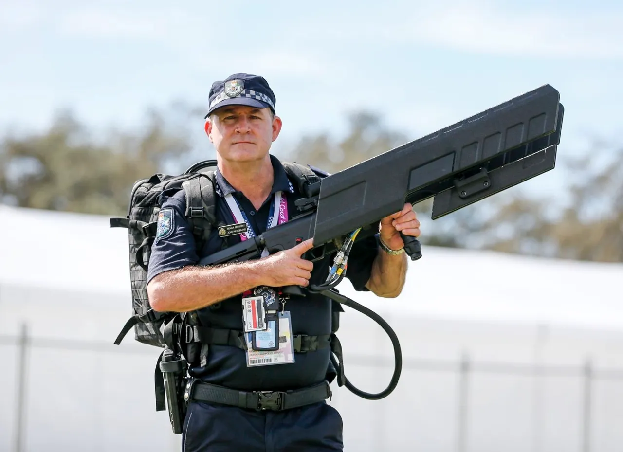 anti-drone system, portable jamming gun, portable drone jammer, GNSS signal blocker, counter drone device, anti-drone gun, drone detector, counter drone system, drone detection